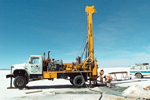  3	Bohrung einer Sonde im Rio Grande de Lipez mit Mobile Drill 80 • Drilling of a probe in the Rio Grande de Lipez with Mobile Drill 80 