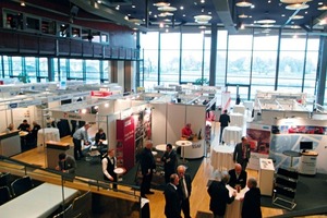  10	Blick in die Ausstellungshalle • View of the exhibition hall 