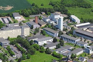  1	Luftbildaufnahme vom neuen Standort in der Halsbrücker Straße in Freiberg. Viele weitere Firmen und Institute befinden sich in der Nachbarschaft 