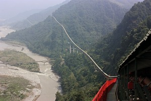  Gurtförderanlagen – schnell und effizient auch in unwegsamem Gelände • Belt conveying systems – rapid and efficient even in rough terrain 