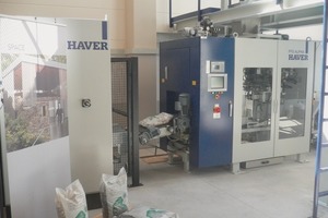  Natural stone is automatically filled and packed into film packaging by a HAVER FFS machine 