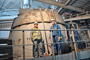  1 Im Sichter wird Kalksteinmehl vom gröberen Kalkstein getrennt # In the air classifier, limestone flour is separated from the coarser limestone 