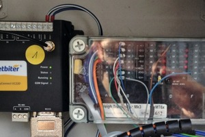  View into the switch cabinet: The MTS belt weigher electronics ModWeigh including the Netbite communicator 