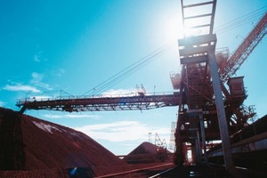  	 Stacker/reclaimer in bauxite mine (BHP Billiton) 