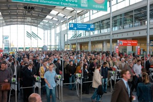  Besucher auf dem Weg zur IFAT 2008 