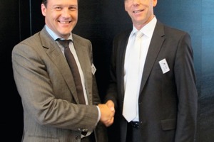  The head of BVK Dr. Thomas Stumpf congratulates the just elected Dr. Kai Schaefervice chairman
 