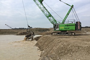  A new SENNEBOGEN&nbsp;690&nbsp;HD duty cycle crane with a 5&nbsp;cyd dragline bucket extracting gravel at Per Larsen 