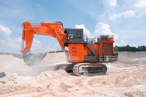  The Hitachi EX1900-6 with rock cutting bucket from LOC-matic and teeth system from Esco in action at the kaolin quarry<br /> 