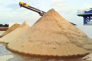  1 Hochwertiger Quarzsand • High-quality silica sand 