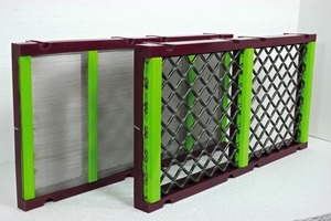  2 FLEX-MAT selbstreinigende Siebböden sind auch auf allen gängigen modularen Stecksystemen einsetzbar • FLEX-MAT self-cleaning screening media are also available for modular screen decks 