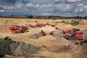  The full machine line up at the event includes also the I-100RS impact crusher, the 883+ heavy duty screener and 883+ Spaleck heavy duty screener, the 693+ and 694+ inclined screener as well as the 984 horizontal screener 
