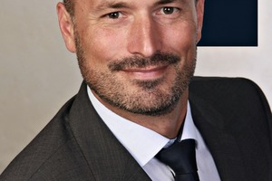  Erik Bach 