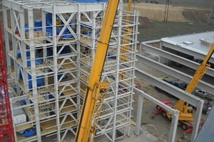  Werk im Rohbau • Building shell of the factory 