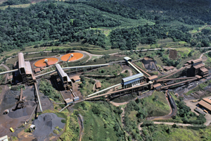  7 Carajas Eisenerzmine • Carajas iron ore mine 