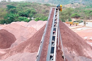  2 Halde mit gewaschenem Sand
Washed sand stockpile
 