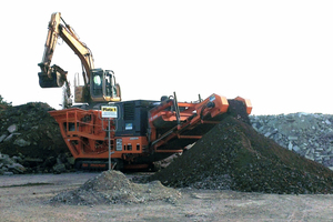  Bei der Amann GmbH ist die INNOCRUSH 35 vorwiegend für das Brechen von Recyclingmaterial im Einsatz • At Amann GmbH, the INNOCRUSH 35 is used primarily for crushing material for recycling 