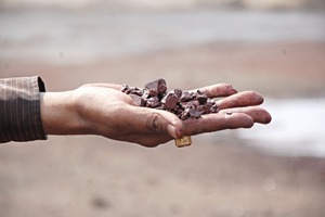  4 Nahaufnahme von gewaschenem Eisenerz aus der CDE Anlage # Close up from washed iron ore from CDE plant 