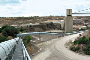  2	Förderband vom Steinbruch zur Verladung • Conveyor belt from the quarry to the loading station 