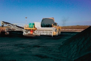  	Crawler tracked mobile reclaim hopper feeding coal to overland conveyor 