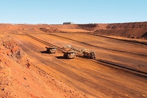  2	Die gesamten Investitionskosten für die Tagebauausrüstung zum Eisenerzabbau werden durch den Einsatz von Surface Minern um fast die Hälfte reduziert • The use of surface miners cuts the overall investment costs in opencast mining equipment required for iron ore mining by nearly 50 % 