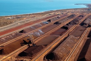  <div class="bildtext">8 Loading of iron ore in Cape Lambert</div> 