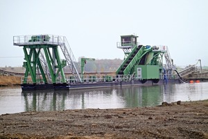  Gesamtansicht Eimerkettenbagger KS 175 • Overall view of the KS&nbsp;175 bucket ladder dredge 