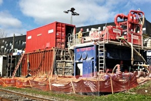  1	Ansicht der Baustelleneinrichtung mit Separieranlage und Zentrifuge • Construction site facility with separation plant and centrifuge 