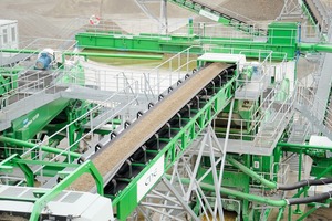  5 Velde feed conveyor R2500 to AggMax 