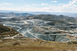  10		Tintaya Kupfermine in Peru • Tintaya copper mine in Peru 