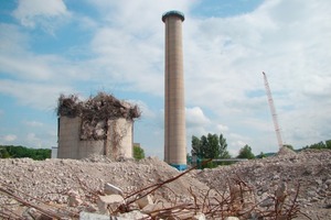  Schornstein-Abbruch in Gera/Deutschland 