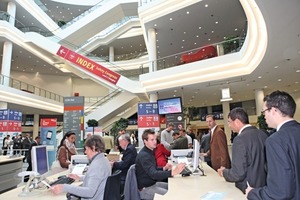  2	Eingangsbereich der Messe • Entry area of the fair 