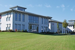  2	Hauptsitz der Firma AKW Apparate + Verfahren GmbH
&nbsp; &nbsp; Company headquarters of AKW Apparate + Verfahren GmbH 