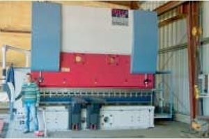  With the new 630-t bending machine, bending tests can be performed on steel plates 