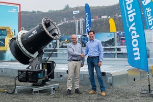  Urs Frutiger (l.), CEO der FRUTIGER Gruppe, und Mirko Savic (r.), CEO von Savic Engineering, auf der Steinexpo • Urs Frutiger (l.), CEO of the FRUTIGER Group, and Mirko Savic (r.), CEO of Savic Engineering, at steinexpo 