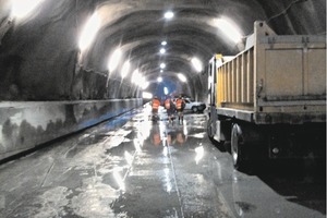  3	Maschinen und Baumaterialien werden über Zugangsstollen ins Berginnere gebracht • Machines and construction materials are transported inside the mountain via access tunnels 