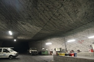  5	Netze im Aufenthaltsbereich der Mitarbeiter, Firstanker, Tastlöcher, Wartung und Reparatur von Beleuchtungen und Krananlagen etc. • Nets in the working areas of the mine, roof bolts, inspection holes, maintenance and repair of lighting, cranes, etc. 