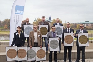  4	Ehrung der besten Unternehmen im Arbeitssicherheitswettbewerb 2013 durch Prof. Dr. Ulrich Hahn, Hauptgeschäftsführer des MIROHonouring the best companies of the labour safety competition in 2013 by Prof. Dr. Ulrich Hahn, General Manager of MIRO 