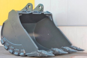  5 Felstieflöffel mit Shrouds aus DILLIDUR 400V als Prallschutz und Eck-Shrouds zur Panzerung • Backhoe with shrouds made of DILLIDUR 400V as impact protection and corner shrouds as hard facing 