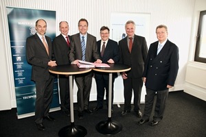  Unterzeichnung der Forschungsvereinbarung / signing the research agreement: F.l.t.r. Dr. Stephan Hüwel (Haver &amp; Boecker), Prof. Paul Gronau, Reinhard Neundorf, Heinz-Joachim Henkemeier, Prof. Jürgen Bechtloff (FH Südwestfalen) und Dr. Reinhold Festge (Haver &amp; Boecker)&nbsp; 