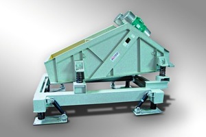  AViTEQ-Entwässerungssieb mit Gegenschwingrahmen • AViTEQ ­dewatering screen with isolation frame  