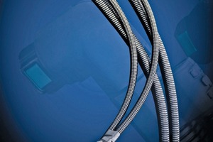  Neben den millionenfach bewährten SCR-Leitungen bietet ContiTech auch eine weiterentwickelte zweite Leitungsgeneration mit beheizten Quick-Connectoren an # Alongside its SCR lines – tried and tested a million times over – ContiTech also offers an advanced second generation version with heated quick connectors.  