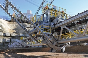  3 Rake and bucket wheel uniformly remove material from the stockpile 