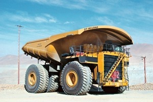  3	Schwerer Muldenkipper • Heavy dump truck 