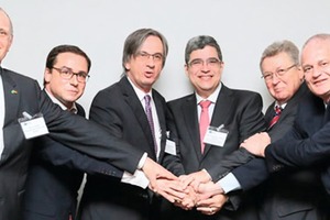  Brazil had to start seeing itself as an export nation, said VDMA-President Dr Rheinhold Festge (second from right). The photo shows attendees at the conference together with the Director of the German Centre of Expertise for Mining and Mineral Resources in Sao Paulo, Alessandro Colucci (second from left) 