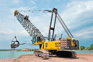  The SENNEBOGEN&nbsp;6130&nbsp;HD duty cycle crawler crane with drag shovel, equipped with a 5.6&nbsp;m³ dragline 