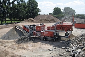  Die mobile Brech- und Siebanlage REMAX 1312 MAXI bei Recom in Belgien • The mobile crushing and screening plant REMAX 1312 MAXI at Recom in Belgium 