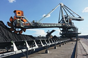  Absetzer/Aufnehmer für das Kohlelager und zur Homogenisierung # Stacker/reclaimer for stockyard storage and homogenization 