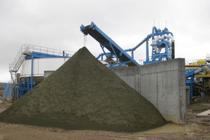  3	Verhaldeter gewaschener Sand • Washed sand stockpile 