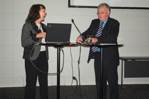  4 Prof. Dr.-Ing. habil E. Gock (Moderation) und/and Dipl.-Ing. Angelika Feierabend (l.) 