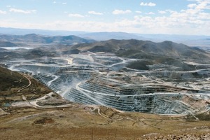  5	Kupfermine in Peru • Copper mine in Peru 